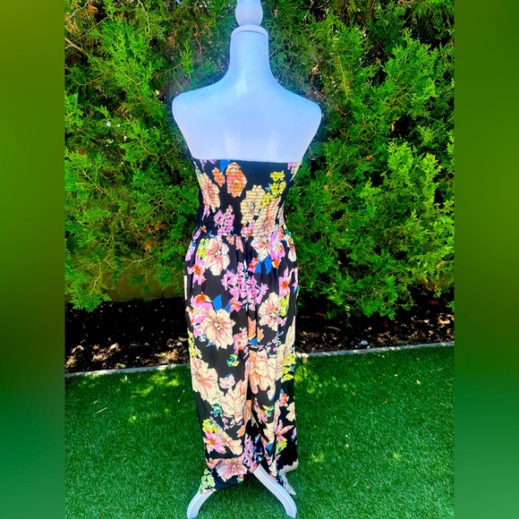 Band of Gypsies Black Floral Romper with V-Neck Wide Jumpsuit - Picture 5 of 5
